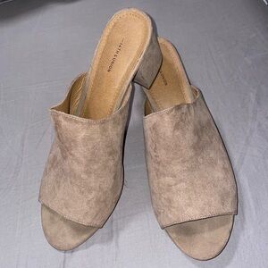 Nude Mules - 14th & Union SZ 10